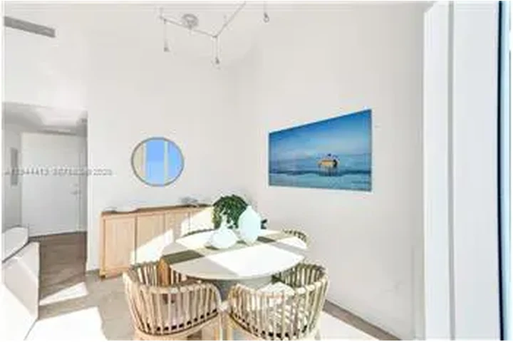 $4700 : Rental property with 1 bedro image 7