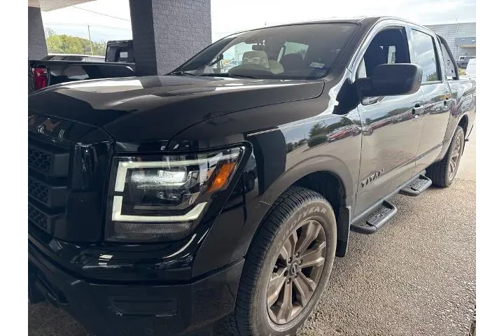 $37262 : Nissan Titan 2024 4x4 SV 4dr image 1