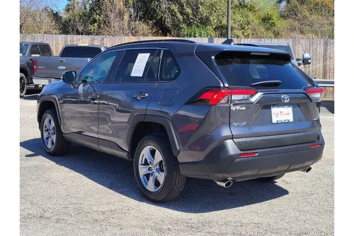 $27500 : Toyota RAV4 2024 XLE 4dr SUV image 5