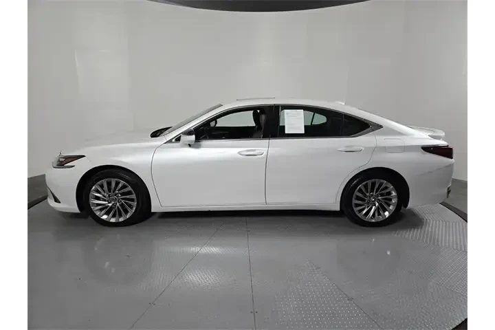 $36992 : Lexus ES 300h 2023 Luxury 4d image 7