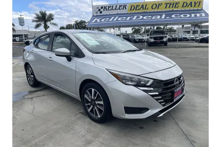 $19777 : Nissan Versa 2025 SV 4dr Sed image 2
