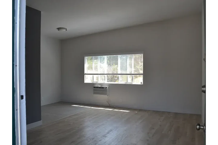 $1450 : Available 1Bedroom Apt in LA image 4