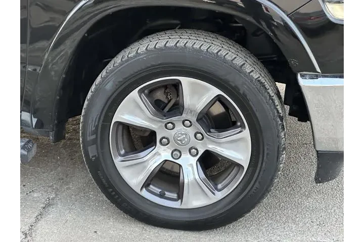 $27995 : Ram 1500 2019 4x4 Laramie 4d image 10