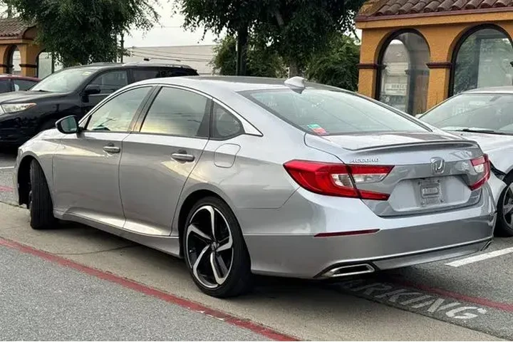 $24491 : Honda Accord 2018 Sport 4dr image 5