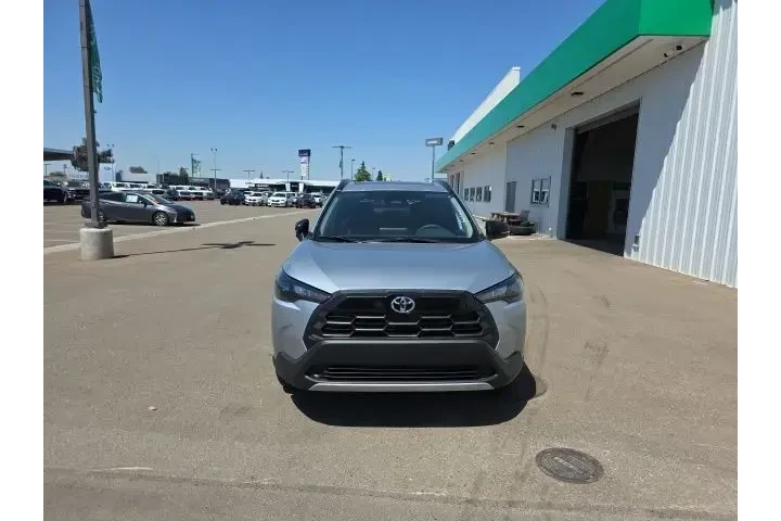 $33900 : Toyota Corolla Cross 2026 LE image 2