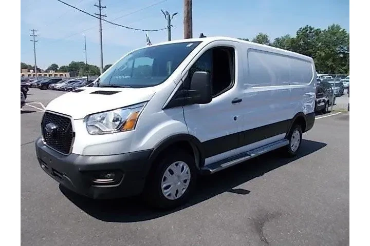 $36996 : Ford Transit 2024 250 3dr SW image 1