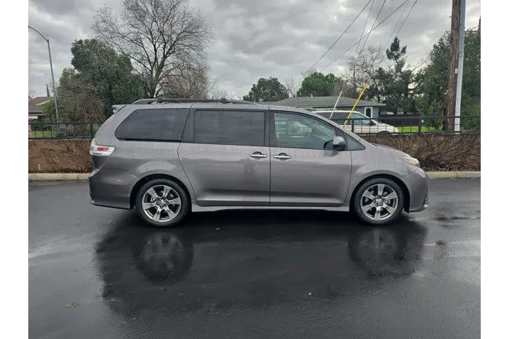 $29995 : Toyota Sienna 2020 SE 8-Pass image 3