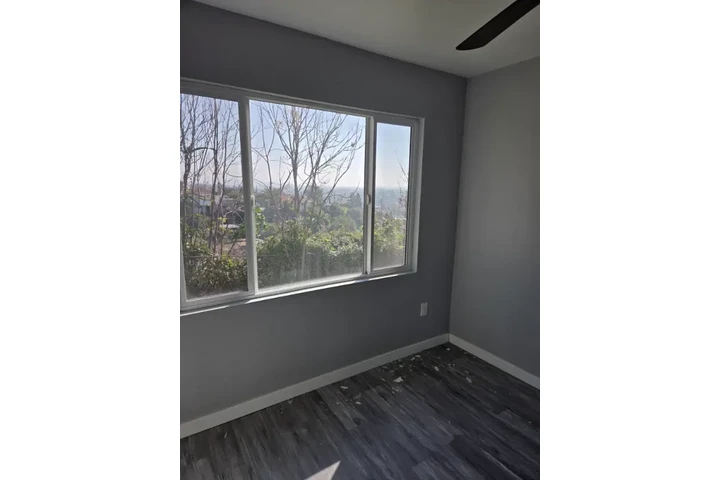 $1100 : About 4010 1/2 Rockwood St Uni image 1