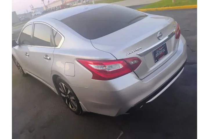 $11850 : 2018 Altima 2.5 SL image 9