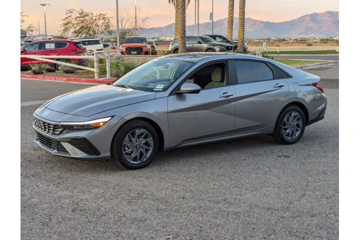 $19990 : Hyundai ELANTRA 2024 SEL 4dr image 8