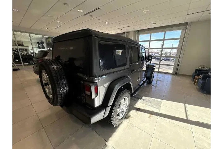 $25385 : Jeep Wrangler Unlimited 2021 image 3
