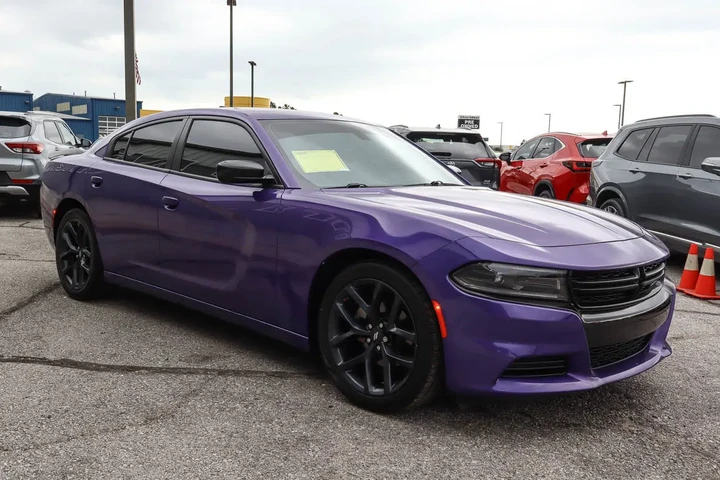 $28587 : 2023 Charger SXT RWD image 3