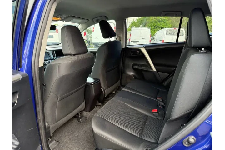 $11495 : 2015 RAV4 LE image 10