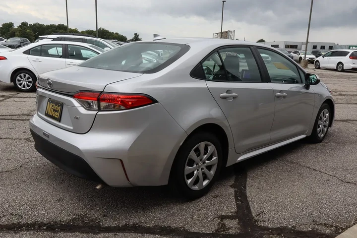 $19788 : 2023 Corolla LE image 4