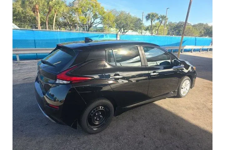 $9988 : Nissan LEAF 2023 S 4dr Hatch image 2