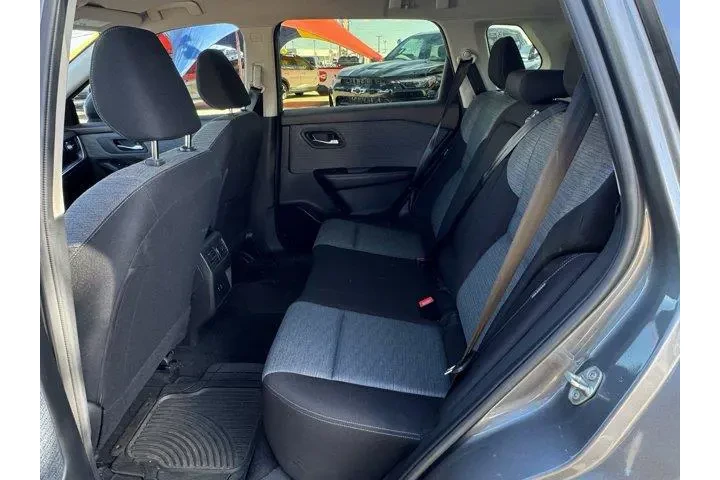 $21754 : Nissan Rogue 2023 SV 4dr Cro image 10