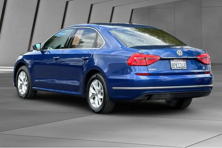 $9900 : Volkswagen Passat 2016 1.8T image 10