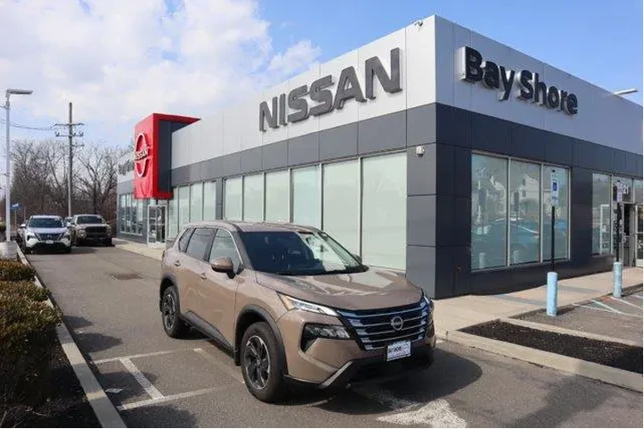 $23232 : Nissan Rogue 2025 AWD SV 4dr image 1