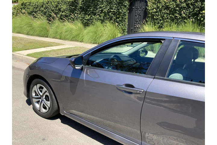 $8500 : 2016 honda civic LX image 2