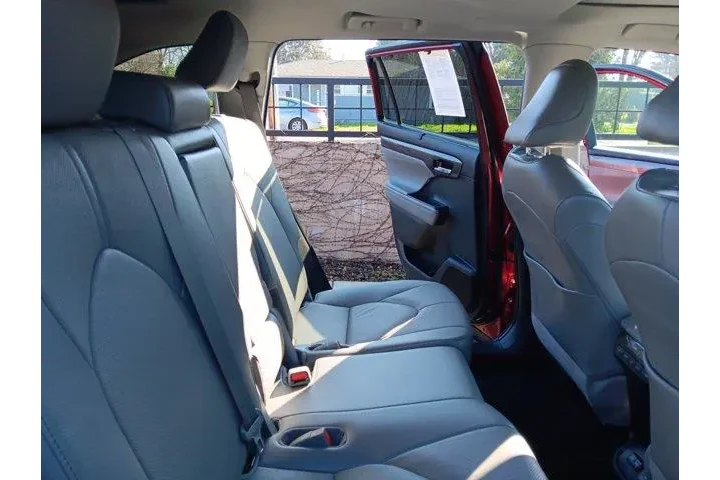 $39995 : Toyota Highlander 2022 AWD L image 10