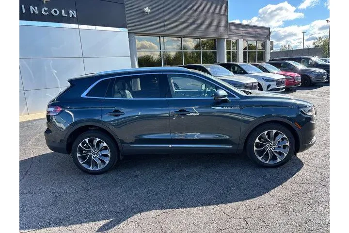 $33985 : Lincoln Nautilus 2022 AWD Re image 8