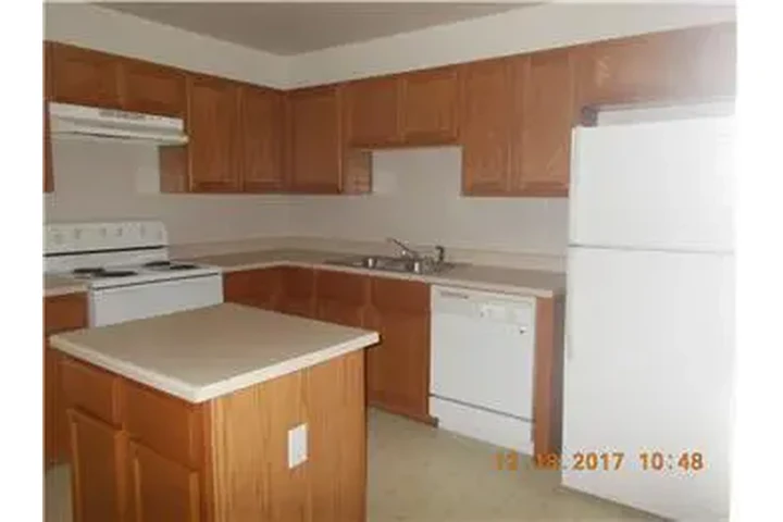 $950 : Rental property with 2 bedro image 7