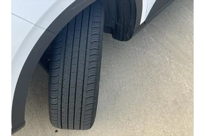 $17499 : Hyundai VENUE 2023 SEL 4dr C image 9