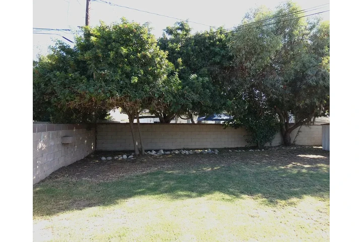 $900 : Beautiful Home...LAKEWOOD,CA image 8