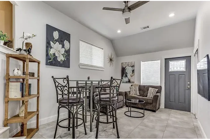 $3200 : HOUSE RENT AVAILABLE DALLAS TX image 9
