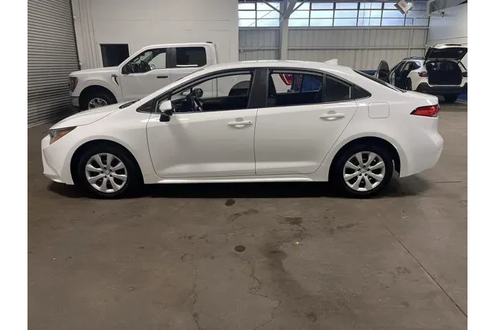 $18398 : Toyota Corolla 2023 LE 4dr S image 6