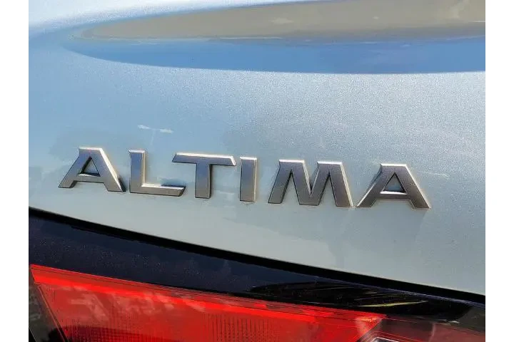 $17900 : Nissan Altima 2023 2.5 SV 4d image 10