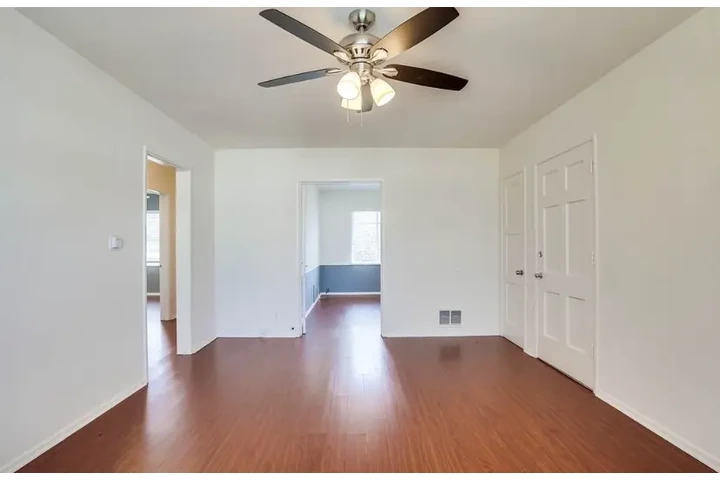 $1985 : 2 Bed apartment in Koreatown image 4