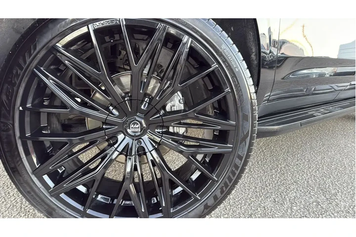 $36147 : Chevrolet Suburban 2021 4x2 image 9