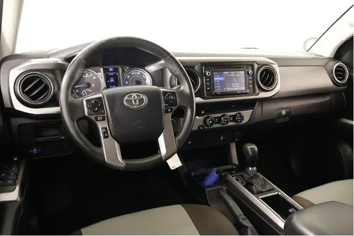 $18911 : Toyota Tacoma 2017 4x2 TRD O image 2