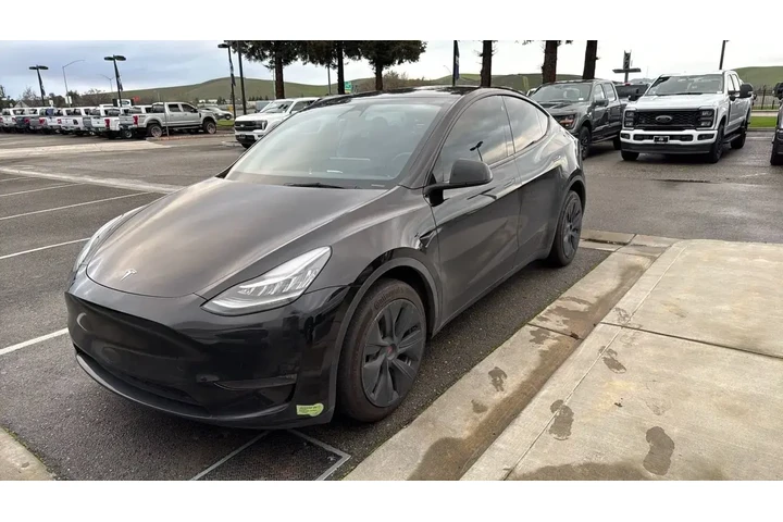 $29950 : Tesla Model Y 2023 AWD Long image 1