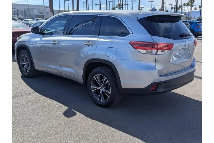 $24999 : Toyota Highlander 2018 LE 4d image 4