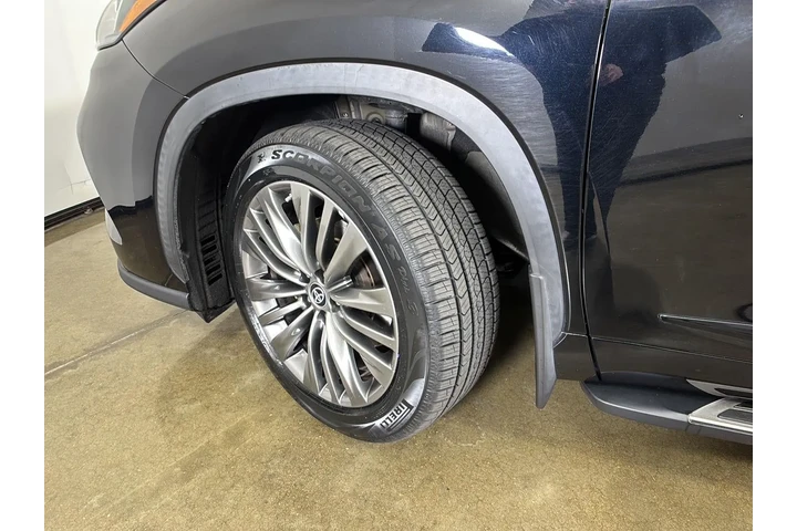 $41774 : 2021 Highlander Platinum image 5