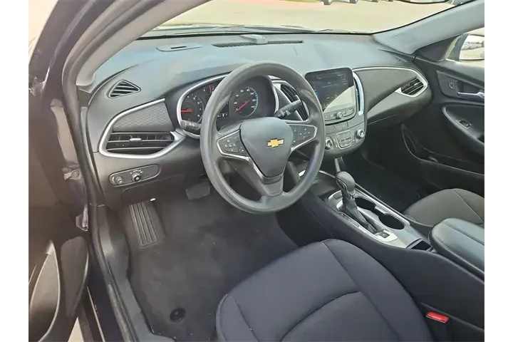 $16987 : Chevrolet Malibu 2023 LT 4dr image 10