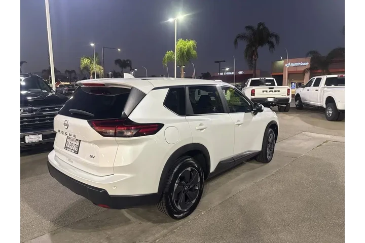 $19157 : Nissan Rogue 2024 SV 4dr Cro image 8