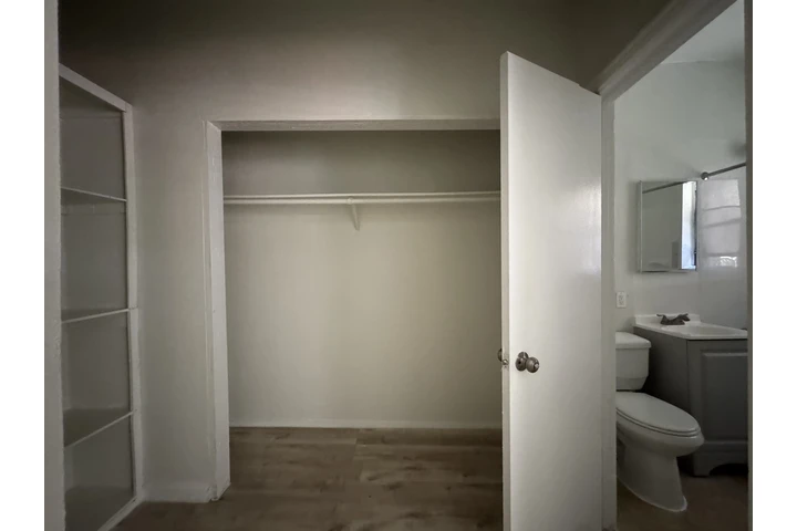 $1400 : Los Angeles Korea Town Studio image 5