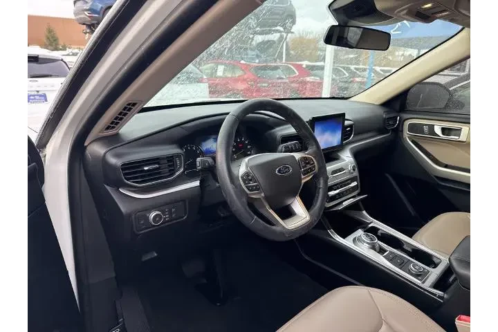 $28137 : Ford Explorer 2022 AWD XLT 4 image 7