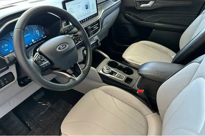 $35575 : Ford Escape Plug-In Hybrid 2 image 9