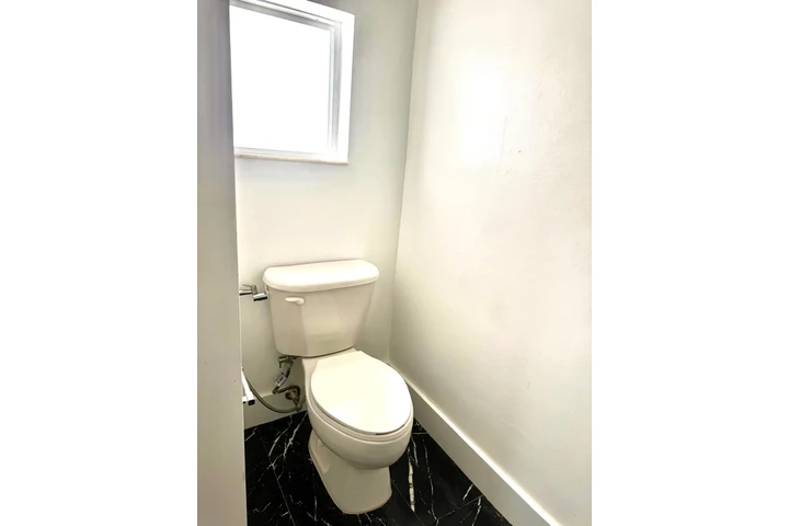 $1200 : Efficiency en Kendall image 4
