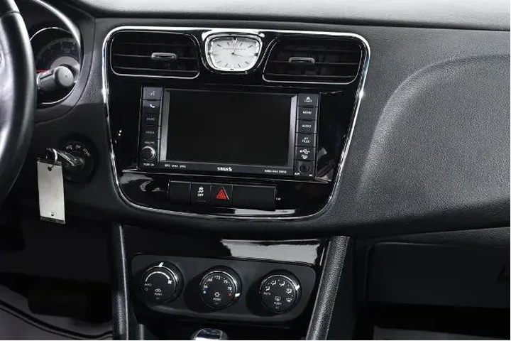 $6955 : Chrysler 200 2011 Touring 4d image 9