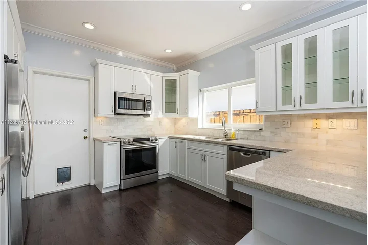 $1200 : 13266 SW 136th Ter, Miami, FL image 4