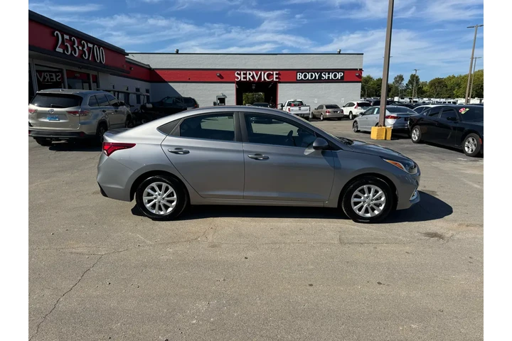 $15980 : 2022 Accent SEL Sedan IVT image 1