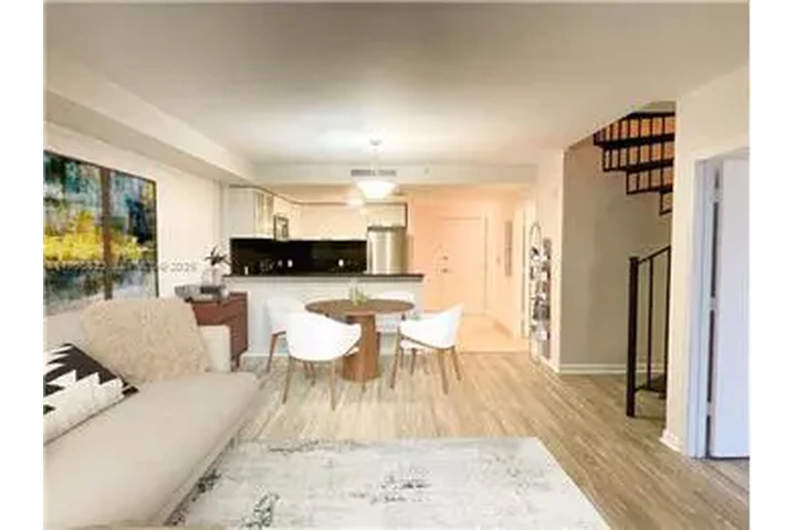 $3900 : Rental property with 1 bedro image 4