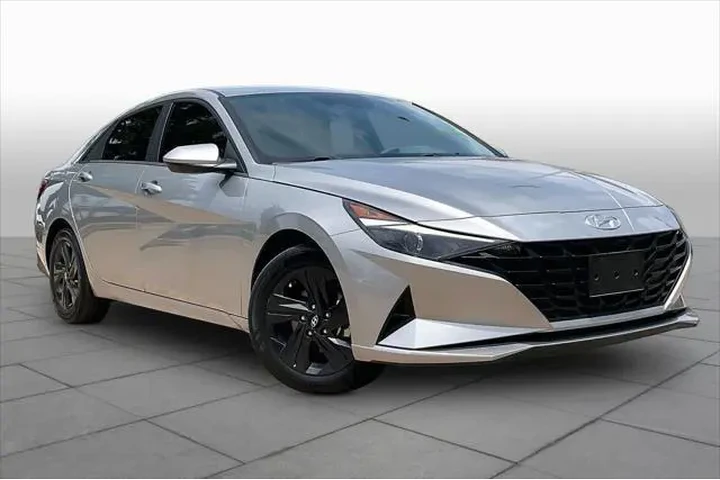 $20007 : Hyundai ELANTRA 2023 SEL 4dr image 3