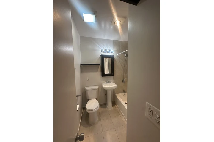 $1690 : Apt D 1 RECÁMARA EN LONG BEACH image 4