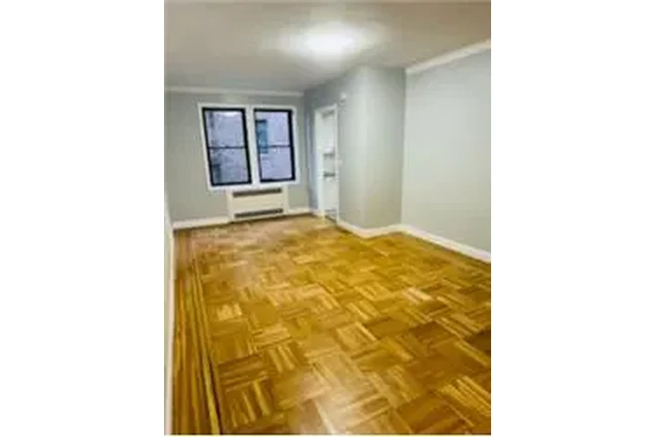 $2400 : Rental property with 0 bedro image 1